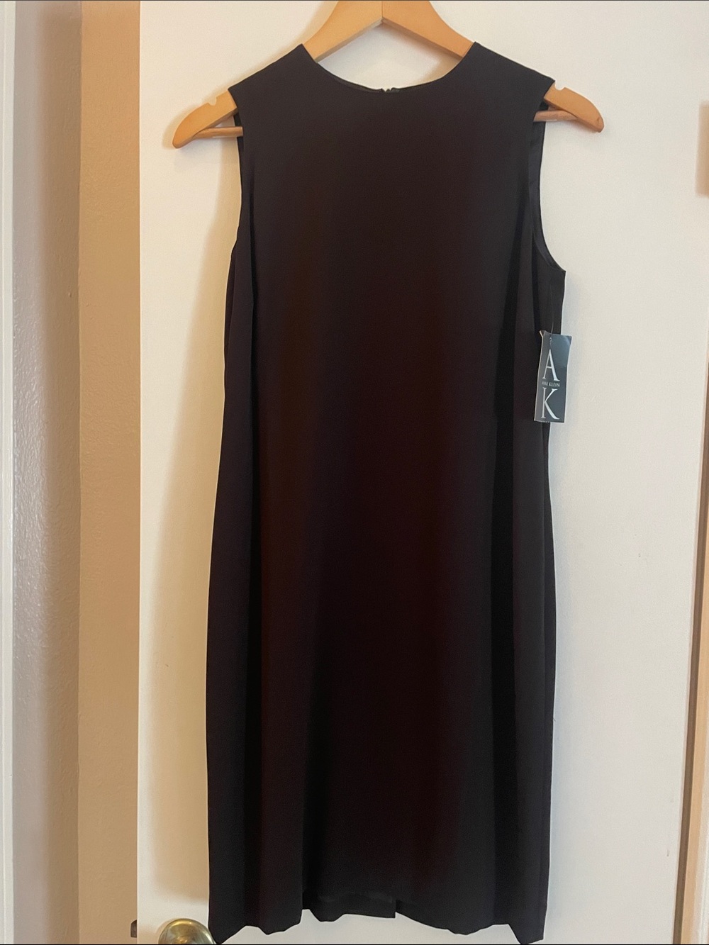 Anne Klein Black Sleeveless Midi Shift Dress with Crew Neck